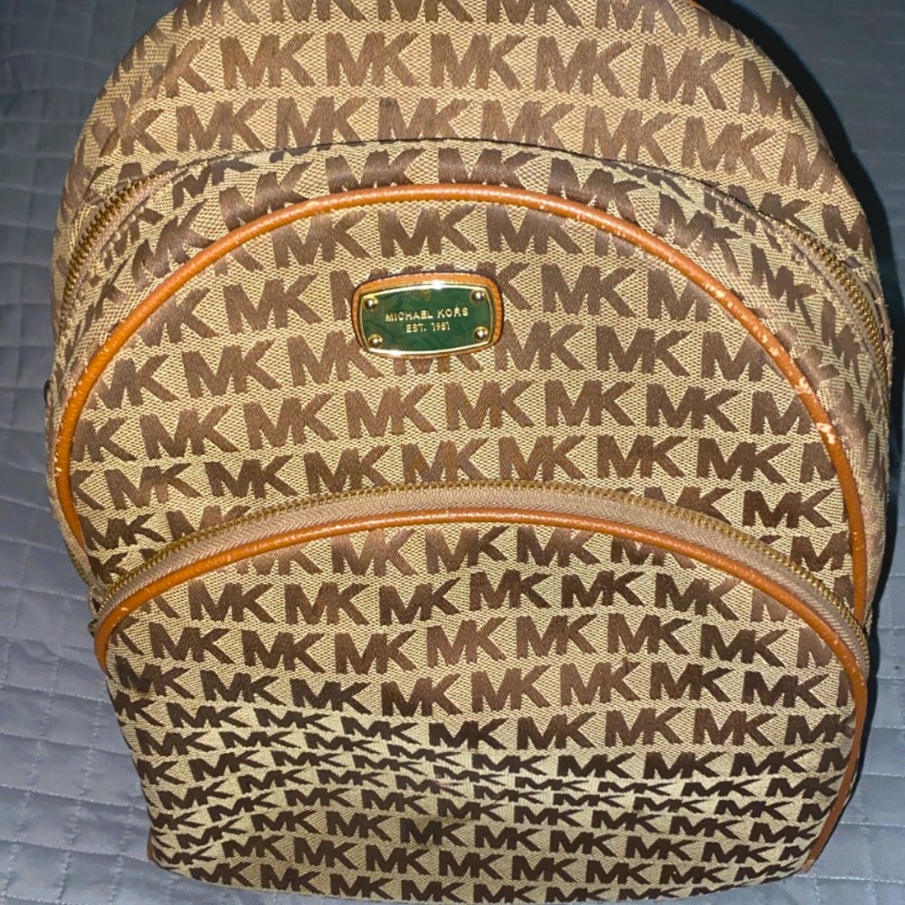 MICHAEL KORS MK LOGO BACKPACK in good condition!!